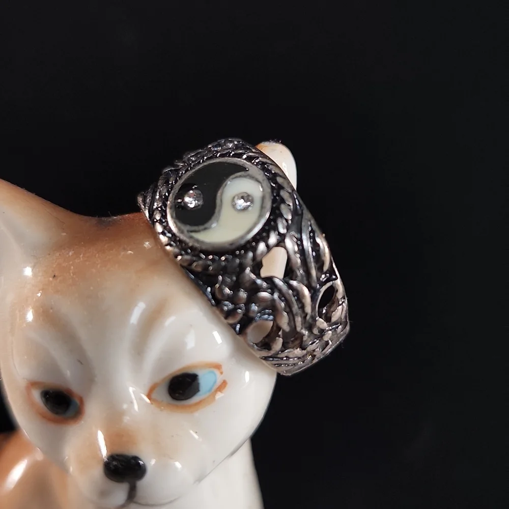 Yin Yang rhinestones ring Size 7.5 Vintage 90s